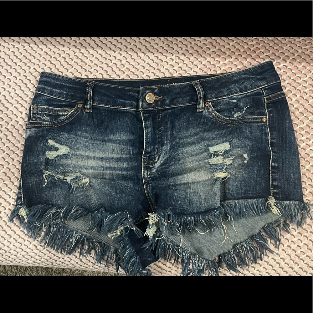 Wax Jeans stretchy distressed jean shorts